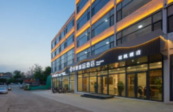 Chonpines Hotel (Beidaihe Laohushi) Hotel dekat Qinghuang Island Wildlife park