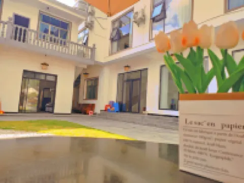 梵淨山雲中舍月下沙中国式旅館