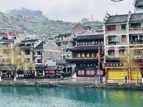 Honglai Hotel (Zhenyuan Ancient City Branch) - موقف سيارات