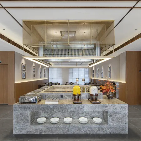 Qianna Hotel (Xinyang Xi Shangyicheng)