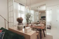 Modern Luxe Condo Unit in Cavite 아귀날도 슈라인 앤드 뮤지엄 주변 호텔