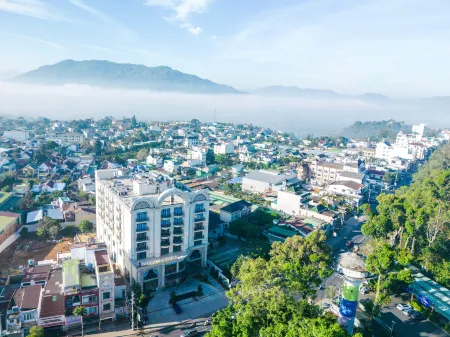 Sandals Aquila Hotel