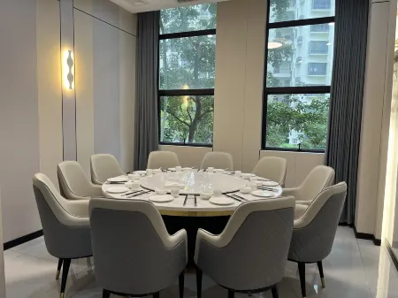 JINGHUAHOTEL Отели рядом с достопримечательностью «Yacheng Confucius Temple»