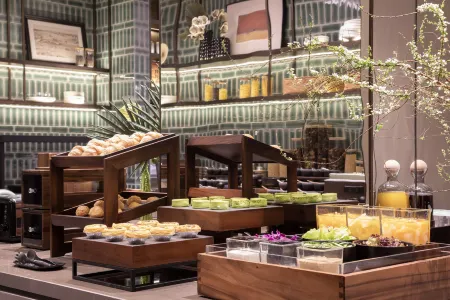 Atour Hotel Wenling Zeguo Lingyue Plaza Отели рядом с достопримечательностью «Jiulonghu»