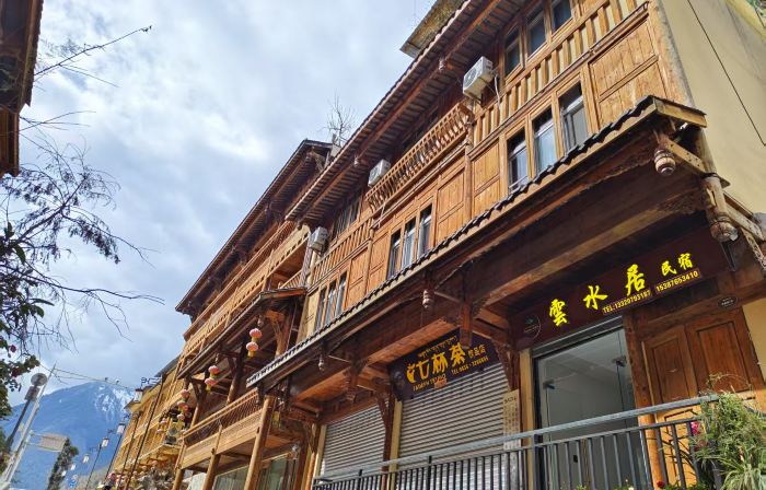 Luding Moxi Guzhen Yunshuiju Homestay
