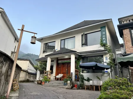 Hangzhou CosyValley Inn Отели рядом с достопримечательностью «Quyuanfenghe (Breeze-Rustled Lotus In Quyuan Garden)»