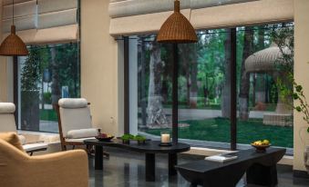 Mile Shede Private Hot Spring Hotel