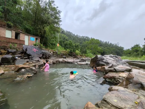 Yangchun Fengjing Courtyard