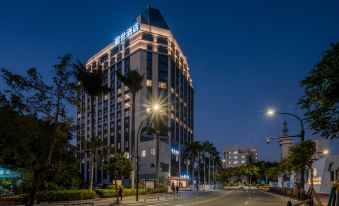 Zhuhai Luxe Hotel 【Gongbei Port & High-speed Rail Station, Xiangzhou District】