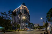 Zhuhai Luxe Hotel 【Gongbei Port & High-speed Rail Station, Xiangzhou District】 Hotels in Xiangzhou Long-distance Station/MixC One