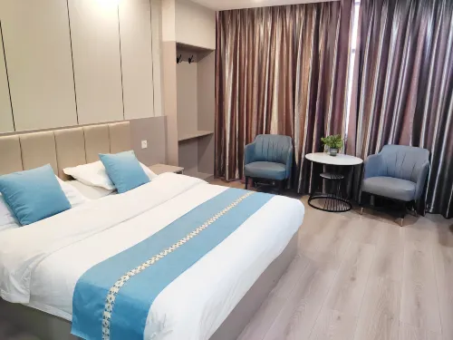 Qiqi Hotel (Longnan High-Speed Railway Station First People's Hospital) - parking
