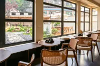 Jingli Courtyard Homestay (Huangguoshu Avenue Branch, Anshun) - مطابخ