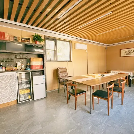 Mountain and Forest Courtyard Homestay