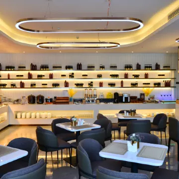 Homeinn Plus Hotel (Donghai Pedestrian Street Railway Station)