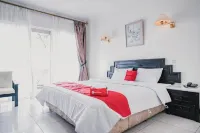 Merpati Hotel & Spa Hotel dekat KARANG TUMARITIS PARK