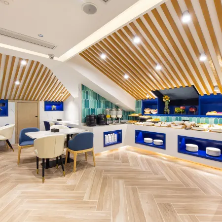 Yiwu Zhifeng Zhenxuan Hotel (International Trade City Store)