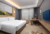 Vienna International Hotel (Liling Lujiang New City, High-speed Railway Station)