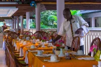 Travellers Beach Hotel & Spa - breakfast