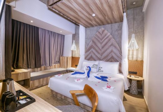 마크 호텔 수영장 전경