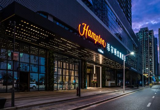 햄튼 바이 힐튼 선전 로비