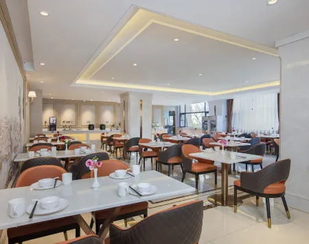 Vienna Hotel Hebi shancheng store Отели в г. Хэби