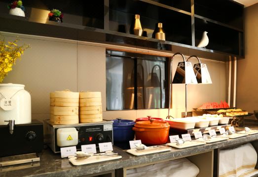 호텔 로비 및 입구