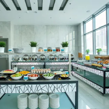 City Avenue Al Reqqa Hotel Отели рядом с достопримечательностью «Станция метро Union»