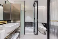 Baiguan Hotel (Jingmen Zhongtian Street. Yintai City Store) - Balkoner