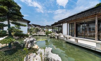 Manxin Suzhou Shantang Jiangnan Weaving House Hotel