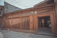 TOP-OUT Inn
