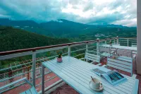 Guming's Nest Mid-Levels Hotel - Mountain view