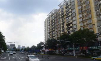 Yoho E-sports Homestay (Yichang East Railway Station Fujiuyuan Xintiandi Branch)