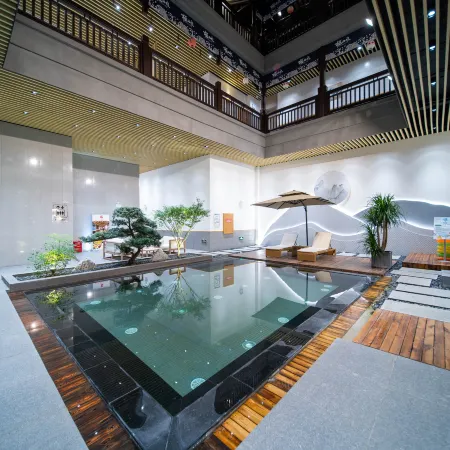 Maitreya Chizhiquan Hot Spring Hotel (Maitreya Honghe Water Township)