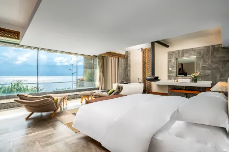 Puyue Lake-view Holiday Hotel