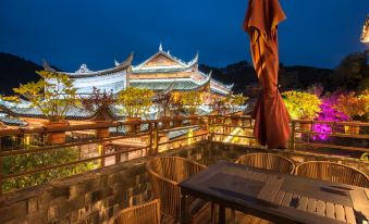 Floral Hotel Fenghuang Ancient City Wind and Snow Night Old Friends Come Inn (Tuojiang Branch)