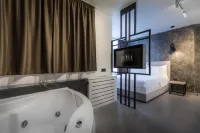 Level Luxury Suites