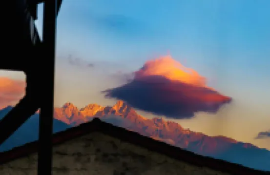 Yujian · MeetheMountain · Snow Mountain Panoramic Suite Homestay (Hailuogou Tourist Center)