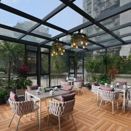 Orange Fruit Hotel (Chengdu Kuanzhai Alley, Tonghuimen Metro Station) Отели рядом с достопримечательностью «Дворец Цинъян»