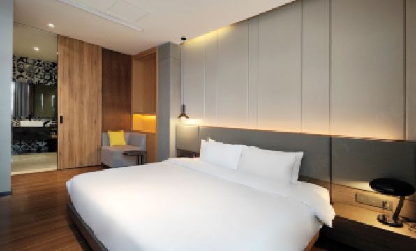 Elong ETANG Hotel (Guangzhou Baiyun Airport Renhe Subway Station)