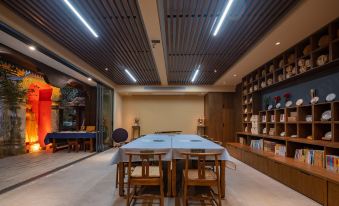 YunGuan Shunde House Resort Hotel (Jinghong, West Shuangjing Starlight Night Market Shop)
