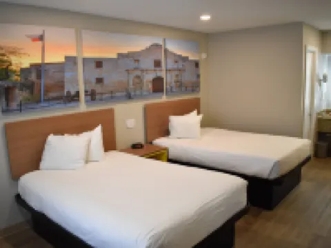 Days Inn by Wyndham San Antonio Alamo/Riverwalk Hotels near Tower of the Americas