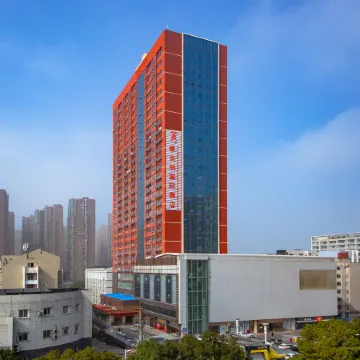 Vienna International Hotel(WuhanOpticsValleySquare-South-CentralUniversity for NationalitiesBranch) Отели рядом с достопримечательностью «Южный Китайский национальный университет-Северный 2-й ворота»