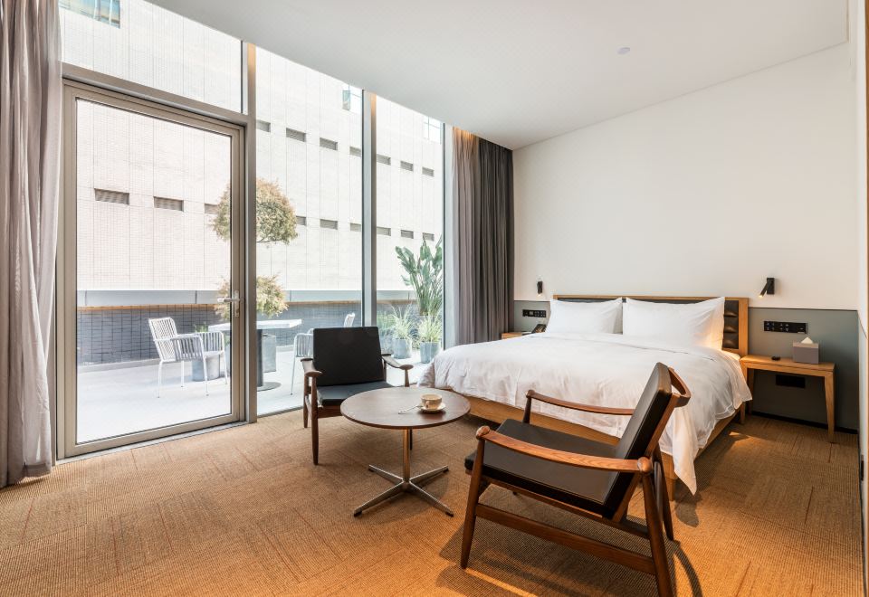 에스필 디자이너 호텔의 감각적인 인테리어가 돋보이는 객실 이미지