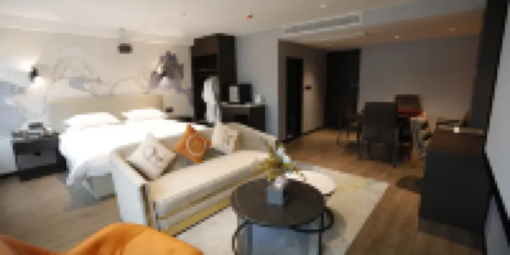 Golden Dragon Hotel - Deluxe Queen Room
