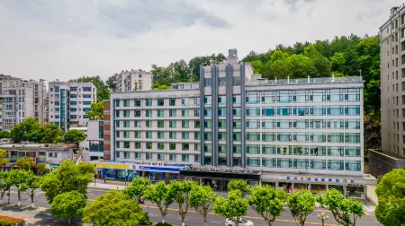 Atour Hotel Qiandao Lake Central Lake District Отели рядом с достопримечательностью «Hubin Park»