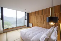 Floral Lux Hotel·Dagu glacier gaer Manor Hotel - พร้อมระเบียง