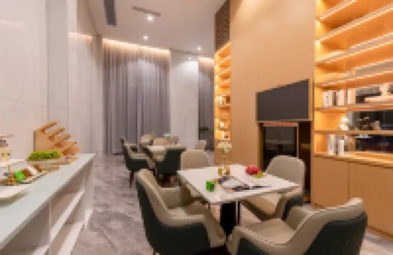 俏百合酒店（佛山順德錦龍地鐵站店）