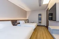 HanTing Hotel (Xiantao Qiangou Stadium) Hotels near XianTao WenHua BuXingJie