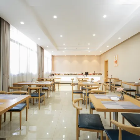 City Comfort Inn Hotel (Yichang Zhijiang Qixing Square Guomao)
