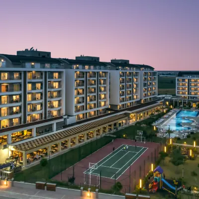 Greenwood Suites Resort Отели рядом с достопримечательностью «Пляж Кадрие»